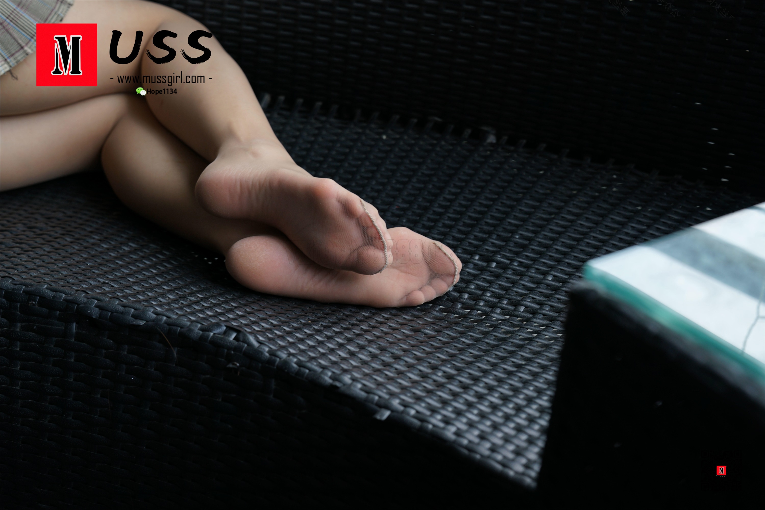 MussGirl慕丝女郎  NO.008 拍过模特的美足，那化妆师璐璐的呢？